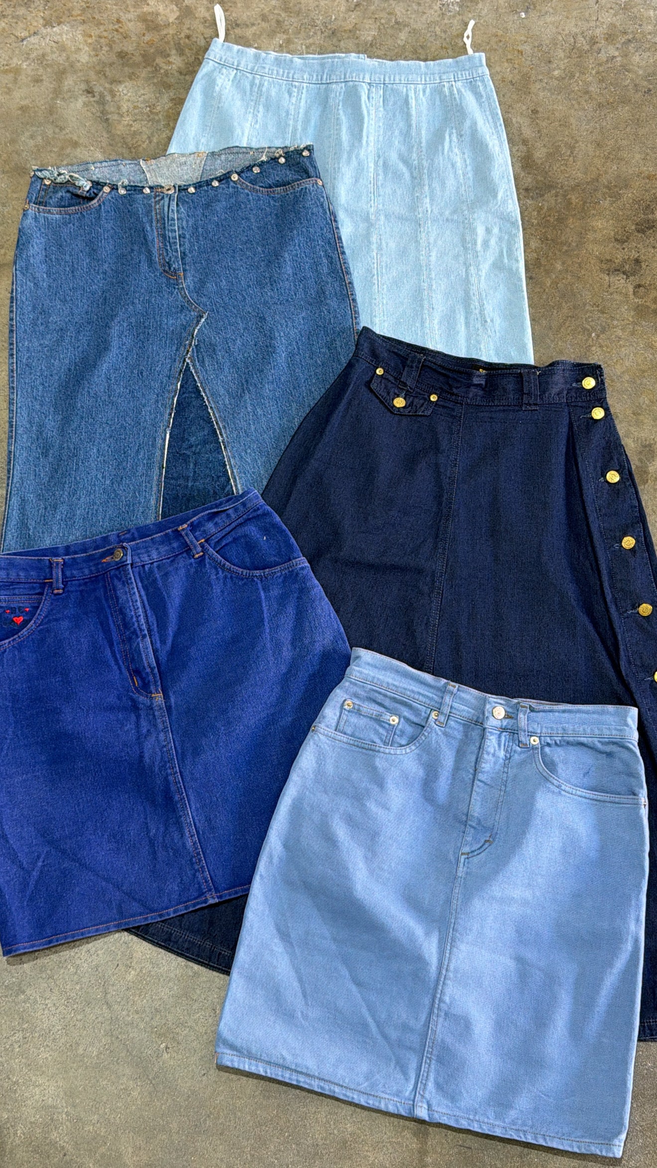 GONNE IN DENIM VINTAGE E FIRMATE